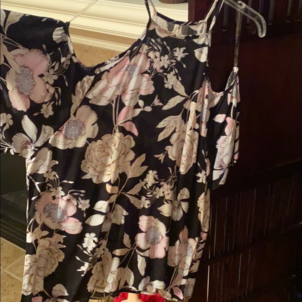 Open shoulder/ off shoulder / loose sleeve top